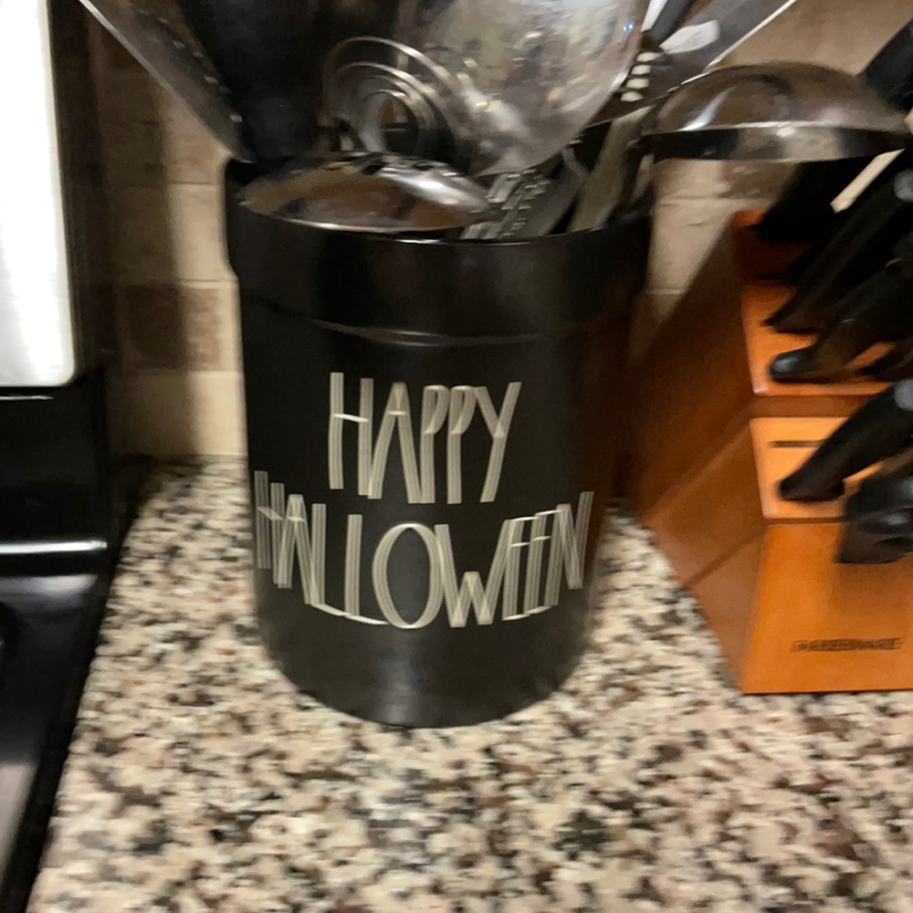 Rae Dunn happy Halloween crock